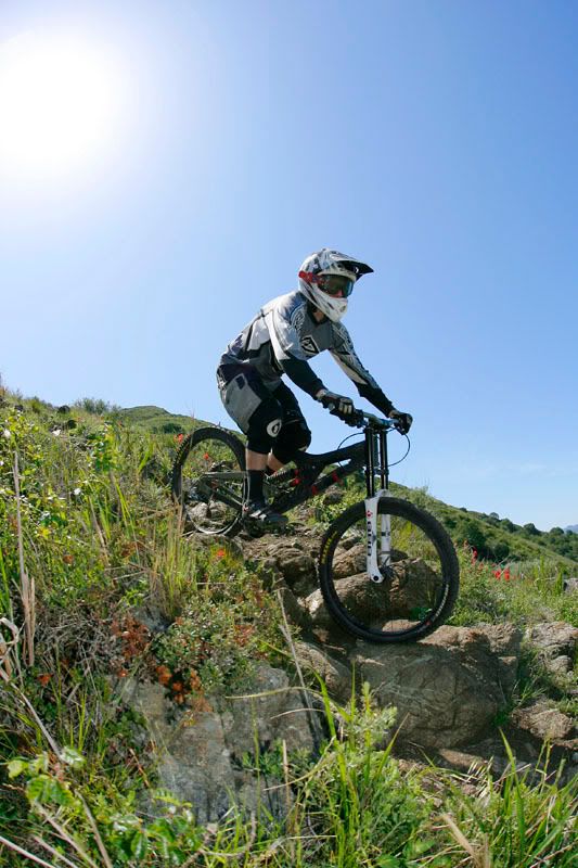 IMAGE: http://i89.photobucket.com/albums/k206/downhillnews/Gordon2SM.jpg