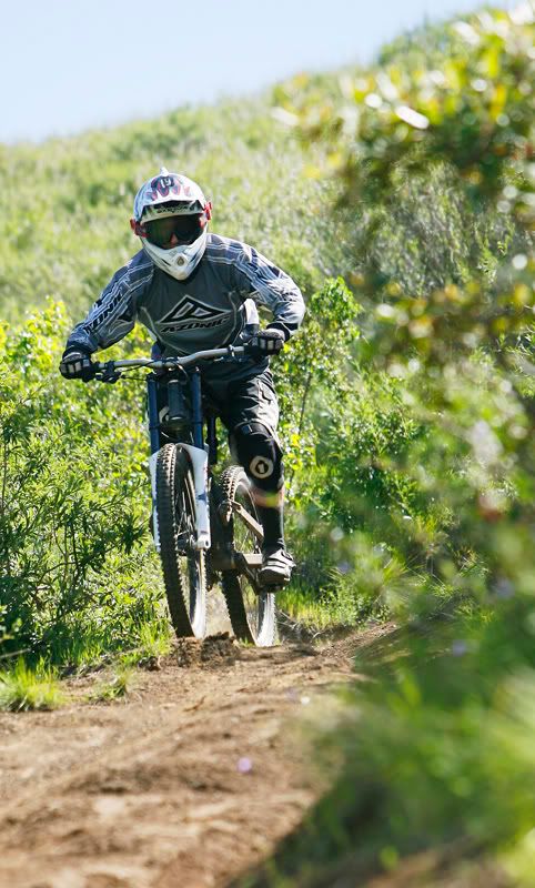 IMAGE: http://i89.photobucket.com/albums/k206/downhillnews/Gordon5SM.jpg