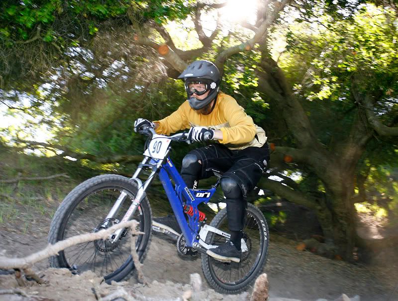 IMAGE: http://i89.photobucket.com/albums/k206/downhillnews/SGDC12Ian.jpg