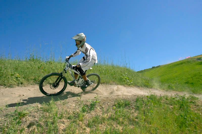 IMAGE: http://i89.photobucket.com/albums/k206/downhillnews/SGDC13Ian.jpg