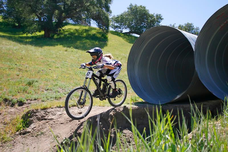 IMAGE: http://i89.photobucket.com/albums/k206/downhillnews/SGDC1Ian.jpg