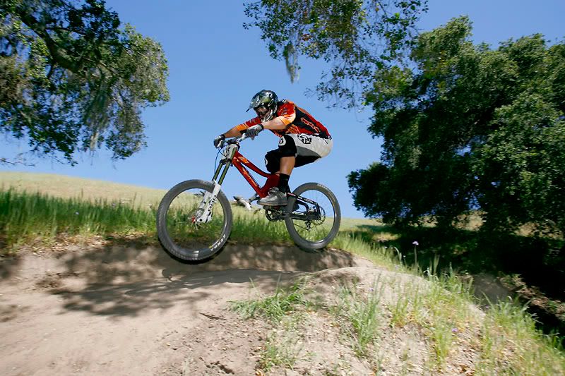 IMAGE: http://i89.photobucket.com/albums/k206/downhillnews/SGDC2Ian.jpg