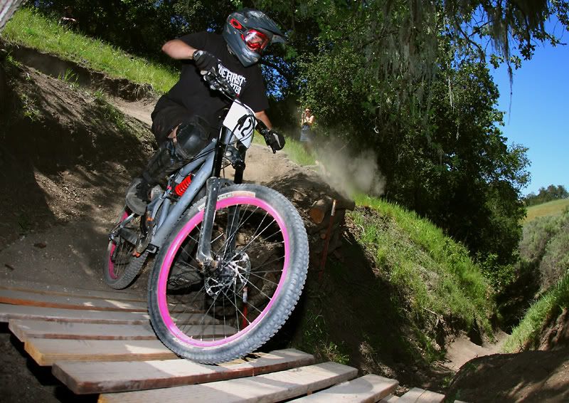 IMAGE: http://i89.photobucket.com/albums/k206/downhillnews/SGDC3Jenn.jpg