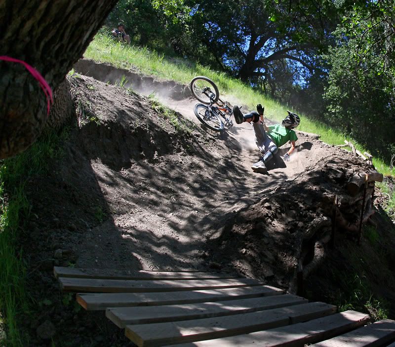 IMAGE: http://i89.photobucket.com/albums/k206/downhillnews/SGDC5Jenn.jpg