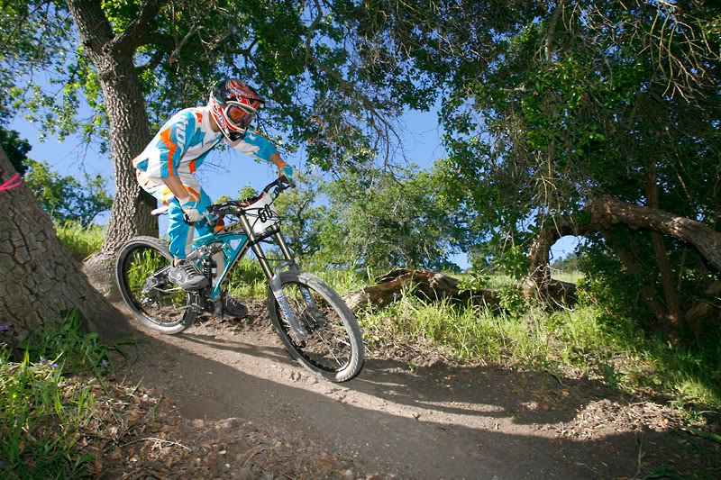 IMAGE: http://i89.photobucket.com/albums/k206/downhillnews/SGDC6Ian.jpg