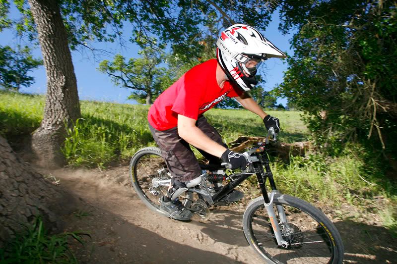 IMAGE: http://i89.photobucket.com/albums/k206/downhillnews/SGDC7Ian.jpg