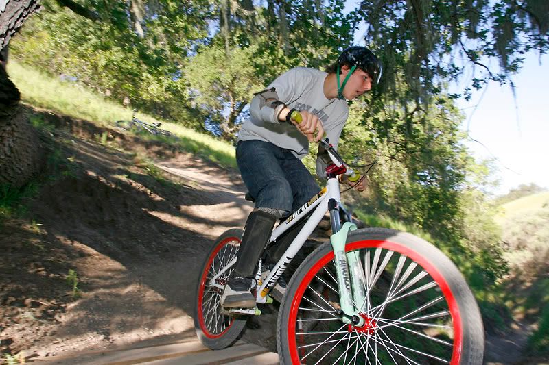 IMAGE: http://i89.photobucket.com/albums/k206/downhillnews/SGDC9Ian.jpg