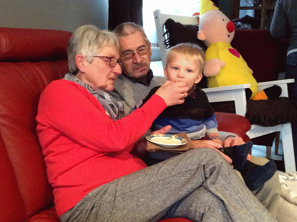 Cake met Oma photo IMG_0589-MOTION_zps5xsbbm6v.gif