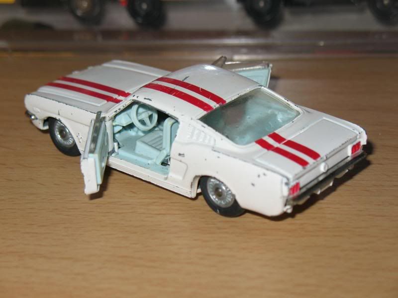 Aston Martin amv8//modello di auto da collezione//// Rosso//MATTONCINI//1:43