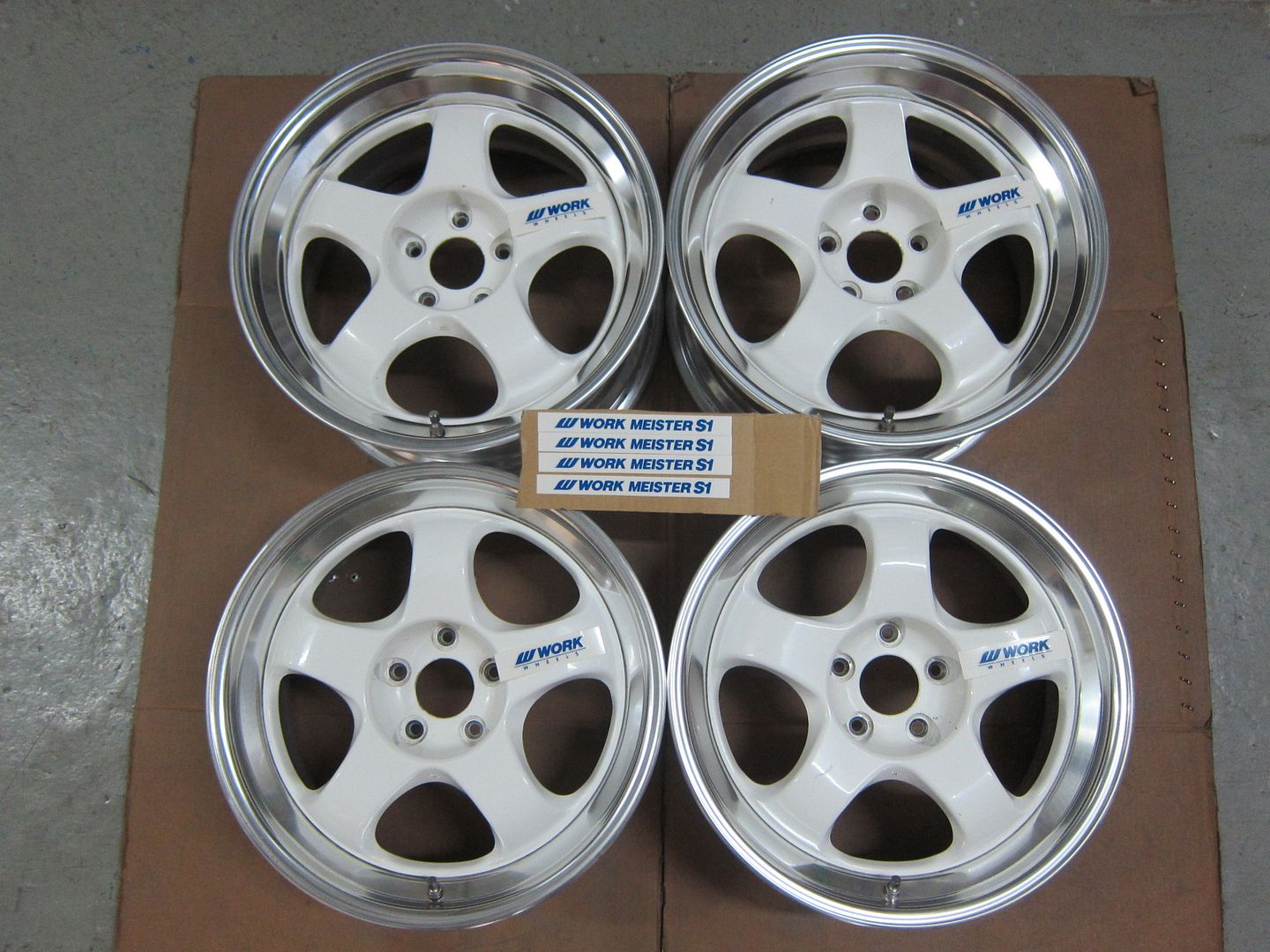 http://i89.photobucket.com/albums/k217/Rexchris66/JDM%20Wheelsssssssss%203/Work%20S1%202P_White%20-%2028%20Jun%202014/IMG_5219_zps421859ca.jpg