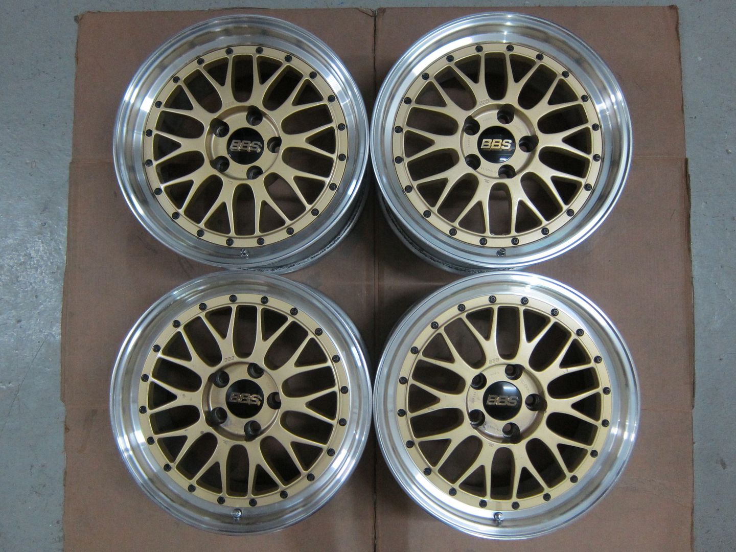 http://i89.photobucket.com/albums/k217/Rexchris66/JDM%20Wheelsssssssss%204/BBS%20LM%20Gold%20-%2018%20Oct%202014/IMG_9574_zps33701ce4.jpg