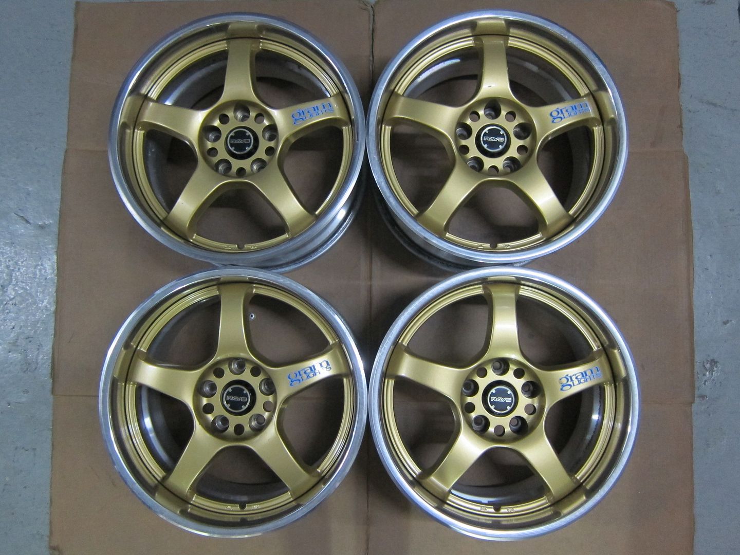 http://i89.photobucket.com/albums/k217/Rexchris66/JDM%20Wheelsssssssss%204/Rays%2057%20Pro%20Gold%20Square%20-%205%20Oct%202014/IMG_0370_zps1450cd83.jpg