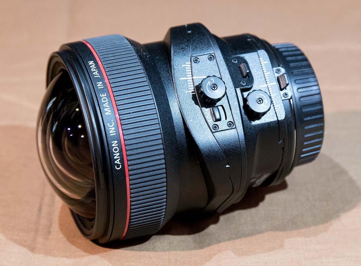 IMAGE: http://i89.photobucket.com/albums/k220/jeffreybehr/Samsung%20NX1/17mm%20TS-E%20lens%20and%20Fotodiox%20WonderPana%20filter/17TSE%20front%20corner_1200w_zpsmu2n707u.jpg