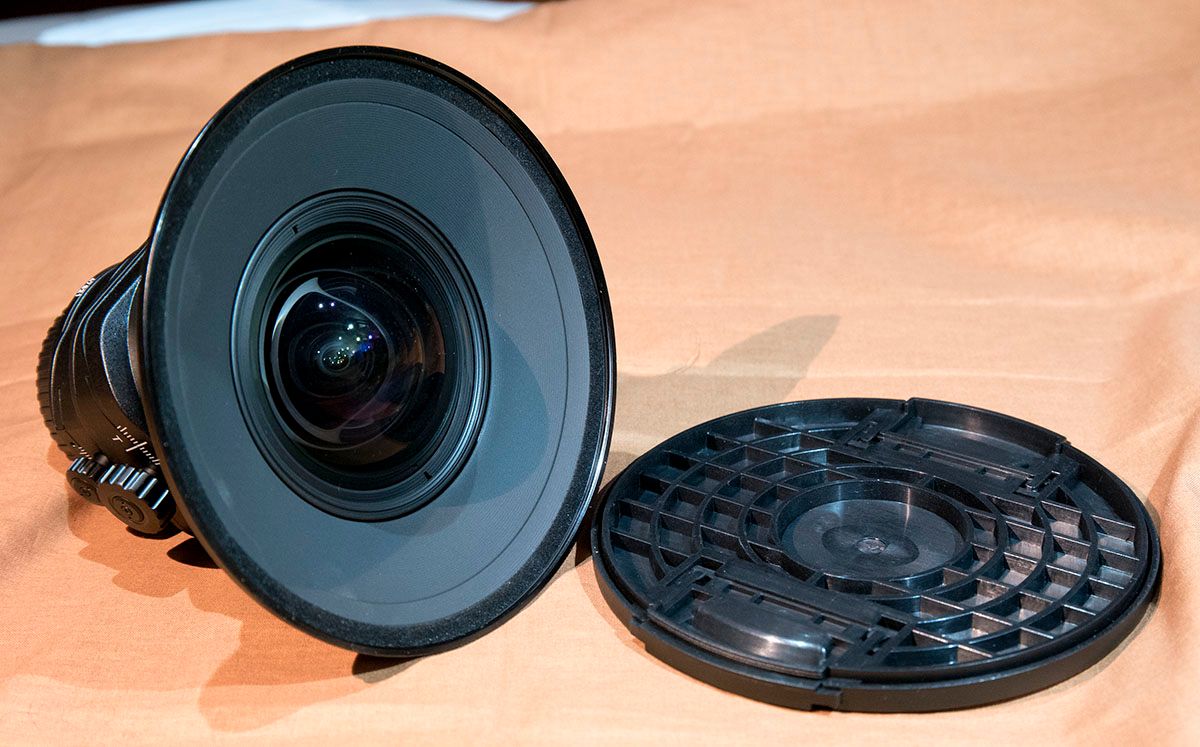 IMAGE: http://i89.photobucket.com/albums/k220/jeffreybehr/Samsung%20NX1/17mm%20TS-E%20lens%20and%20Fotodiox%20WonderPana%20filter/17TSE%20front%20w%20Fotodiox%20ring%20w%20cap%20off_1200w_zpsj1imaki5.jpg