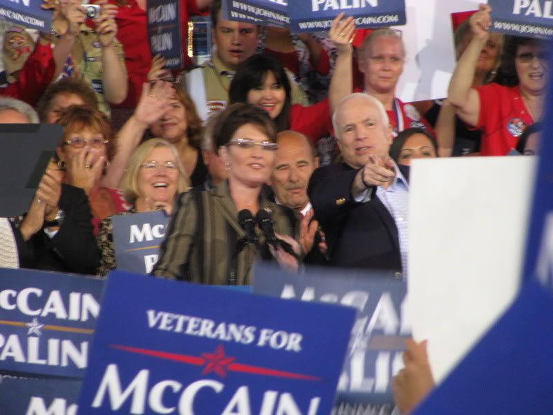 McCain and Palin Enter the Stage McCain and Palin Enter the Stage
