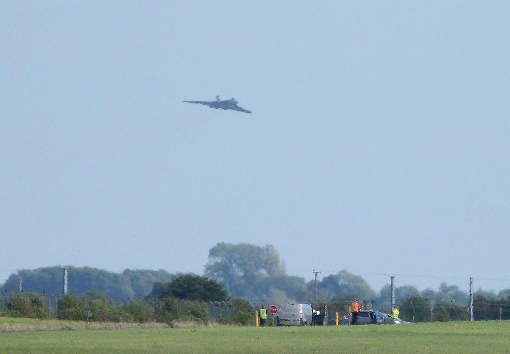 http://i89.photobucket.com/albums/k227/ramc181/Alconbury/Vulcan%2025-9-14/Image6.jpg