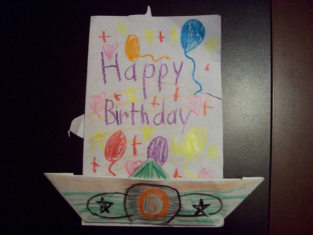 姐姐在学校用玩的时间给妹妹制作了一张生日卡.