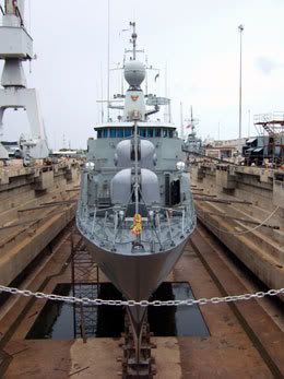 เรือนั่งหมอนอยู่ในอู่แห้งเรียบร้อย